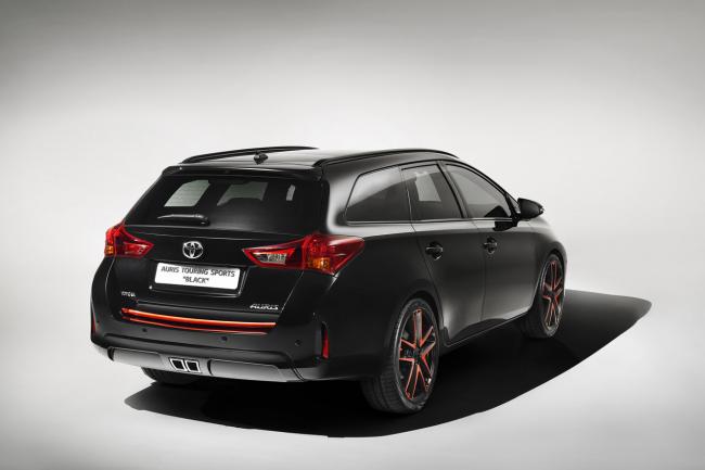 Exterieur_Toyota-Auris-Touring-Sports-Black_0