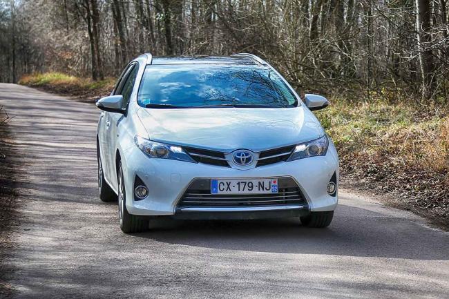 Exterieur_Toyota-Auris-Touring-Sports-Hybride_9