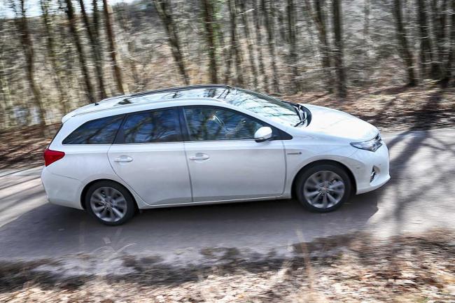 Exterieur_Toyota-Auris-Touring-Sports-Hybride_1