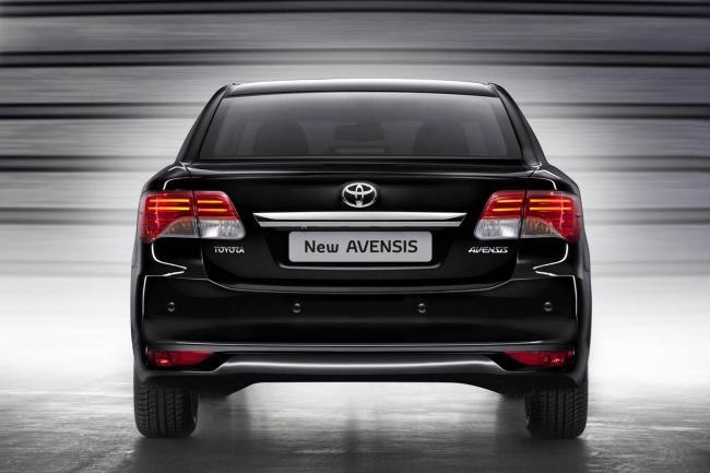 Exterieur_Toyota-Avensis-2012_3