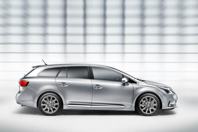 Exterieur_Toyota-Avensis-2012_0