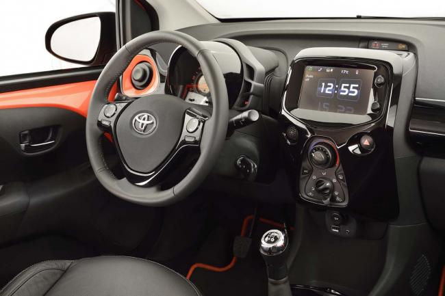 Interieur_Toyota-Aygo-2014_17