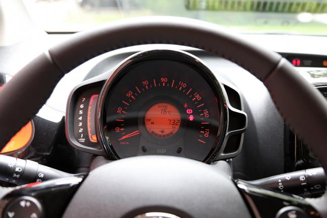 Interieur_Toyota-Aygo-x-clusiv_23