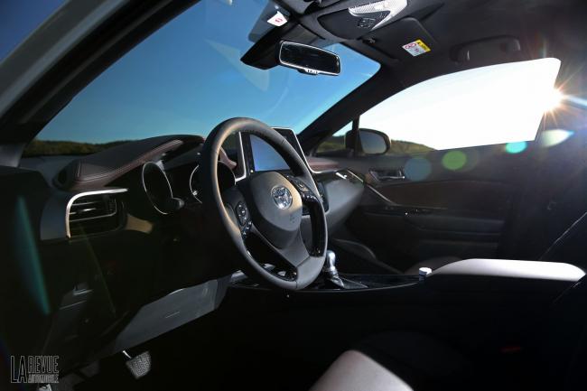 Interieur_Toyota-C-HR-Hybrid_26