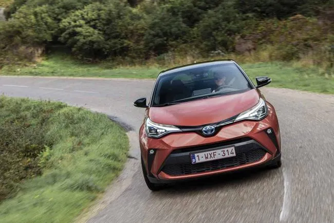 Toyota C-HR : pourquoi choisir ce crossover urbain?