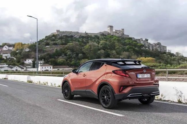 Toyota C-HR : pourquoi choisir ce crossover urbain?