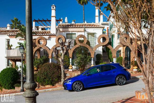 Exterieur_toyota-corolla-hybrid-2023-essai_8