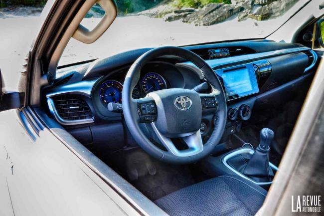 Interieur_Toyota-Hilux-Xtra-Cabine_21