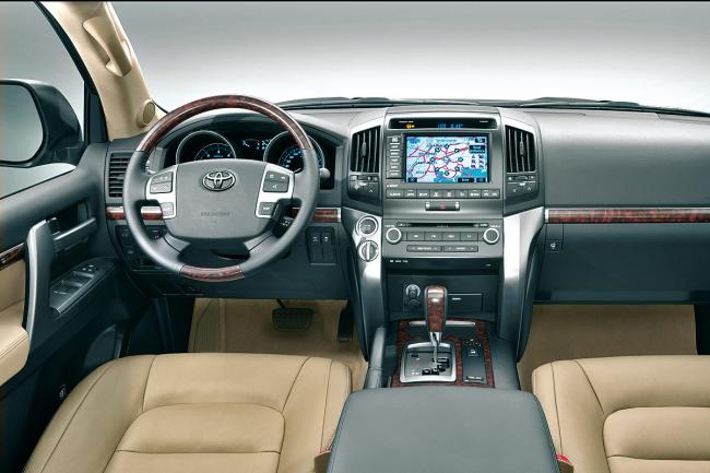 Interieur_Toyota-Land-Cruiser-200_2