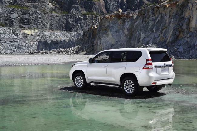 Exterieur_Toyota-Land-Cruiser-2014_12