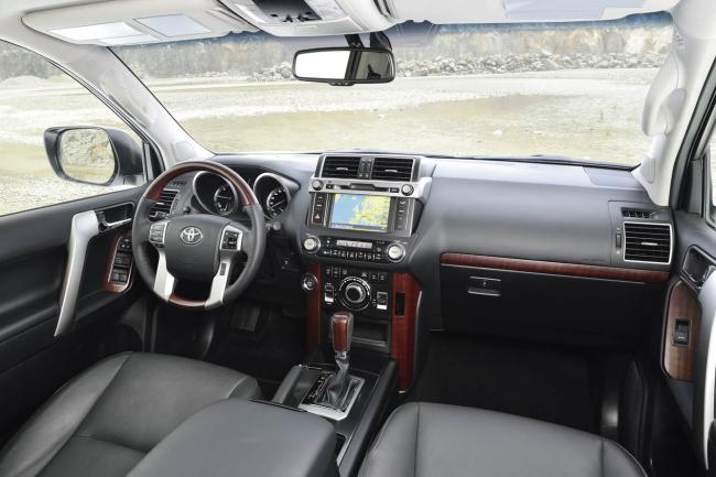 Interieur_Toyota-Land-Cruiser-2014_26