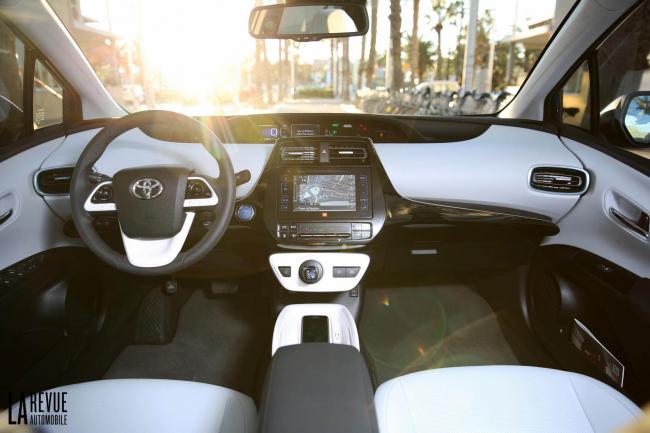 Interieur_Toyota-Prius-4_37