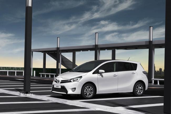 Exterieur_Toyota-Verso-2013_0