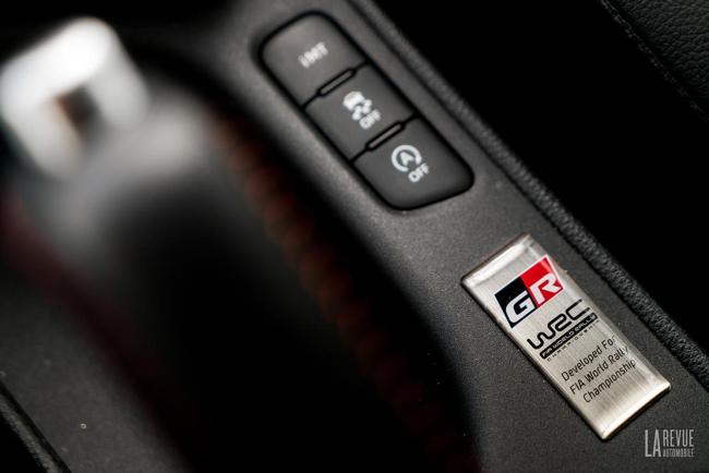 Interieur_essai-toyota-yaris-gr-rouge-dame-de-coeur_10