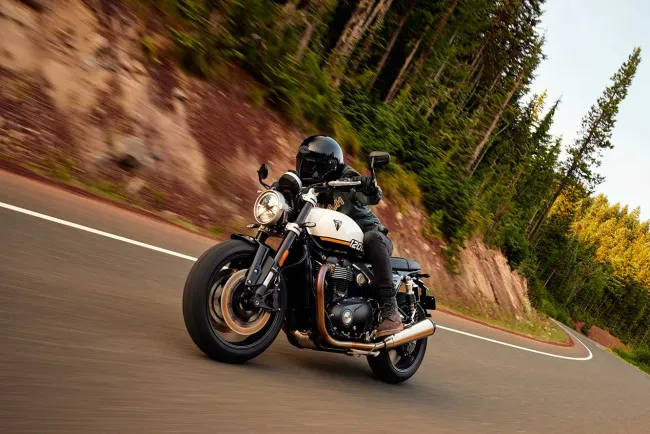 Triumph Speed Twin 1200 RS : En équilibre
