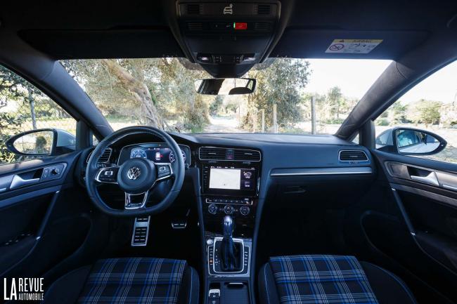 Interieur_Volkswagen-Golf-7-GTE_46