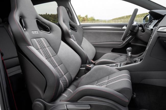 Interieur_Volkswagen-Golf-7-GTI-Clubsport-2015_0