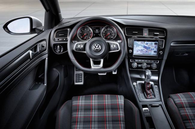 Interieur_Volkswagen-Golf-7-GTI_11