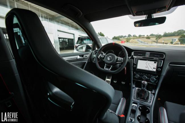 Interieur_Volkswagen-Golf-GTI-Clubsport_32