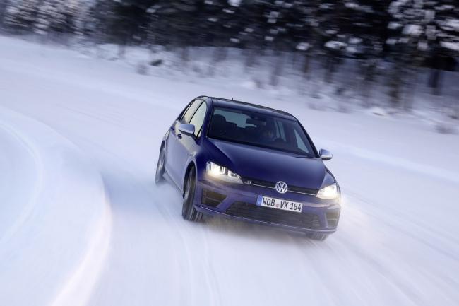 Exterieur_Volkswagen-Golf-R-2014_7