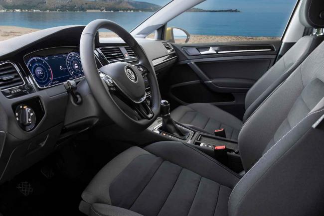 Interieur_Volkswagen-Golf-TDI_23