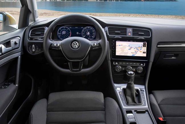 Interieur_Volkswagen-Golf-TDI_21