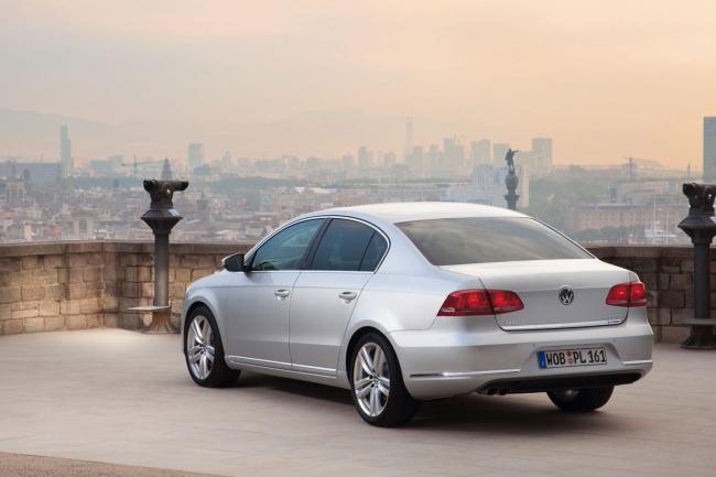 Exterieur_Volkswagen-Passat-2011_1