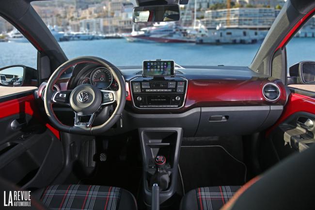 Interieur_Volkswagen-UP-GTI-2018_45