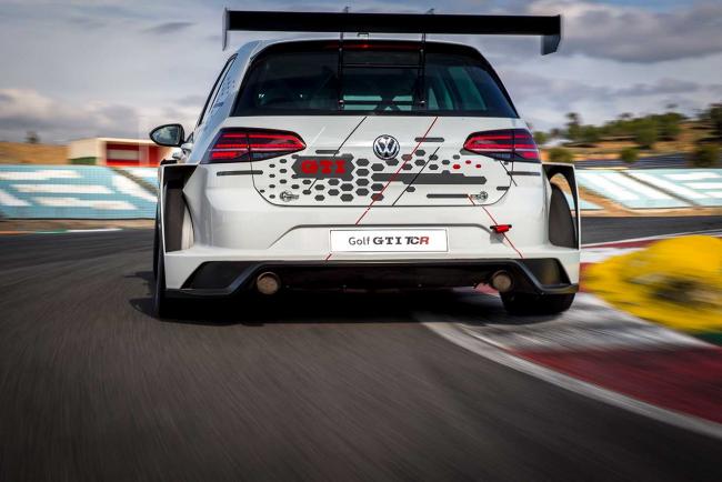 Exterieur_volkswagen-golf-gti-tcr-racecar_1