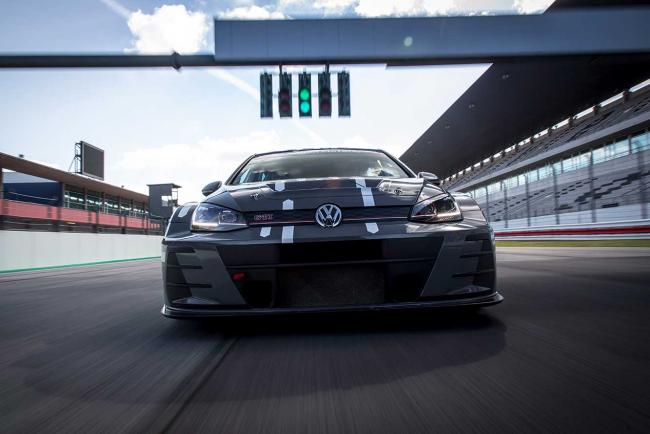 Exterieur_volkswagen-golf-gti-tcr-racecar_2
