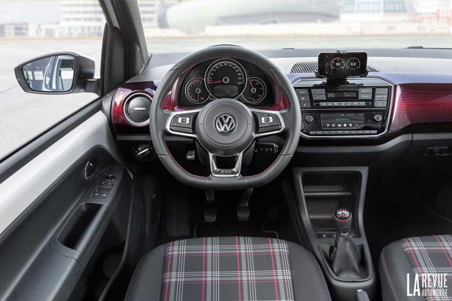 Interieur_Volkswagen-up-GTI-concept_15