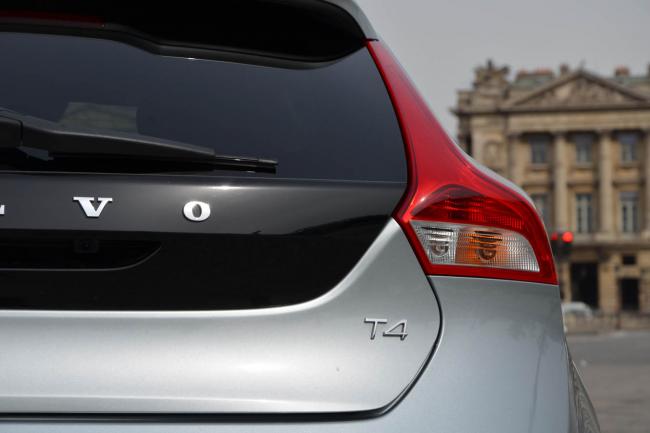 Exterieur_Volvo-V40-T4-R-Design_3