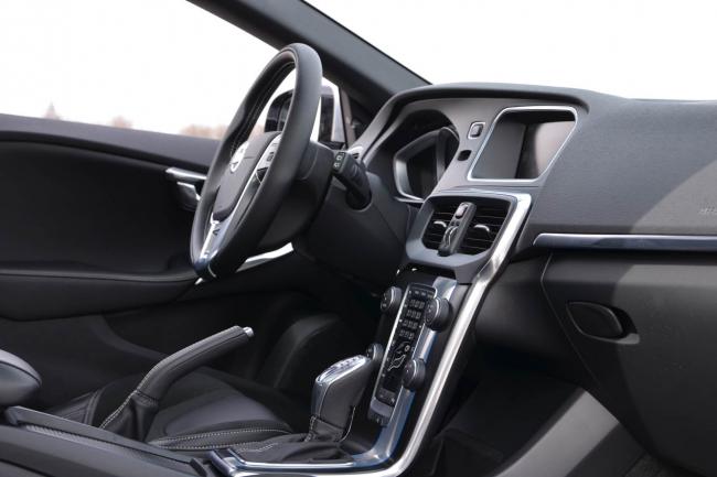 Interieur_Volvo-V40-T4-R-Design_22