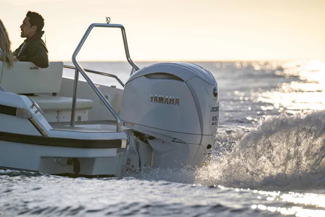 Yamaha lance un tout nouveau V6 de 350 canassons...