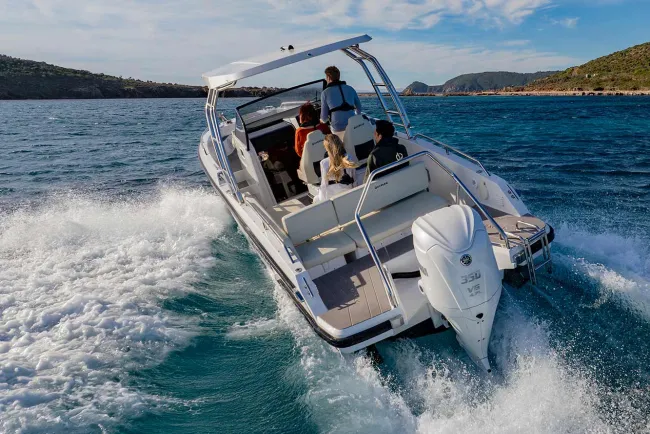 Yamaha lance un tout nouveau V6 de 350 canassons...