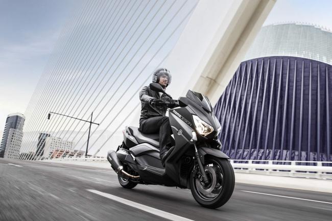 Exterieur_Yamaha-XMAX-400-Momodesign_1