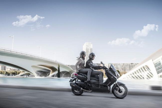 Exterieur_Yamaha-XMAX-400-Momodesign_4