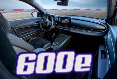 Image principale de l'actu: Abarth 600e : Voici le poste de pilotage de l’Abarth électrique