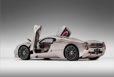 Image principale de l'actu: Pagani Utopia : un V12 et une boîte manuelle !