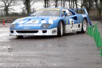 Image principale de l'actu: Une ferrari f40 en drift au milieu d une ferme 