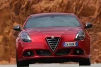 Lien vers l'atcualité Alfa Romeo Giulietta  : pourquoi choisir cette berline compacte ?