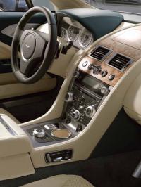 Interieur_Aston-Martin-Rapide-2010_27