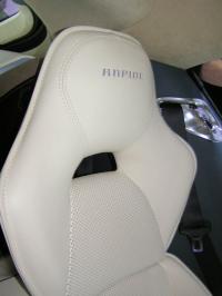 Interieur_Aston-Martin-Rapide-2010_25