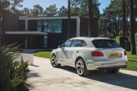 Exterieur_Bentley-Bentayga-Hybrid_13
                                                        width=