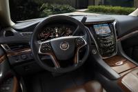 Interieur_Cadillac-Escalade-2014_12