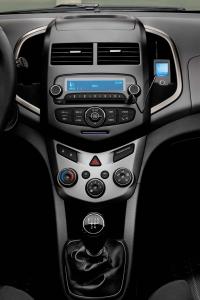 Interieur_Chevrolet-Aveo-2011_27