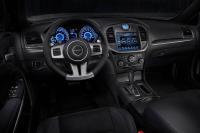 Interieur_Chrysler-300-SRT8_16
                                                        width=