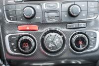 Interieur_Citroen-C4-THP-130-2014_32