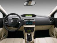 Interieur_Citroen-C4_52
                                                        width=