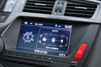 Interieur_Citroen-DS5-Hybrid-2013_37